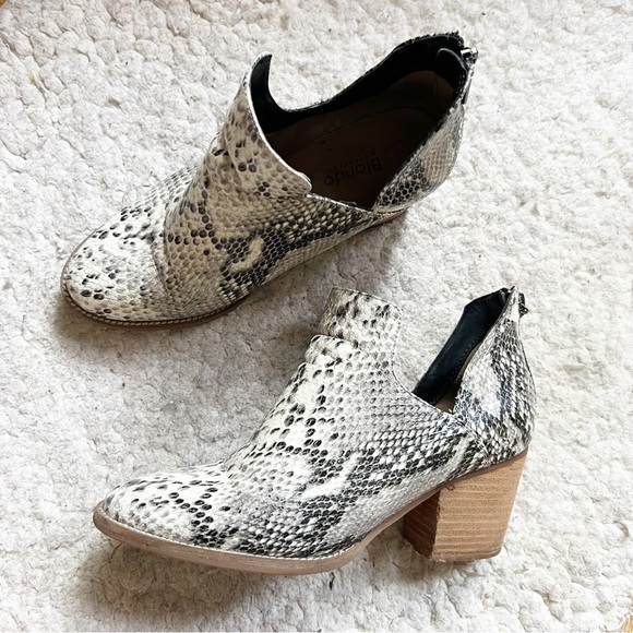 Blondo Neda Ankle Booties Leather White Black Faux Pythong Waterproof Heels - Picture 1 of 11